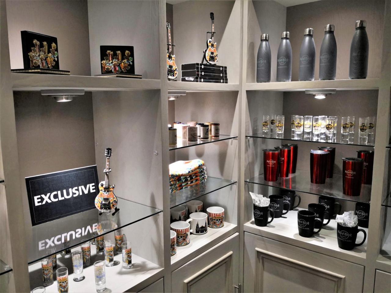 Hard Rock Hotel Guadalajara Запопан Екстериор снимка Starbucks Reserve merchandise